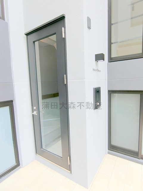 アピチェ大森のエントランス|TVモニター付オートロック宅配BOXメールBOX