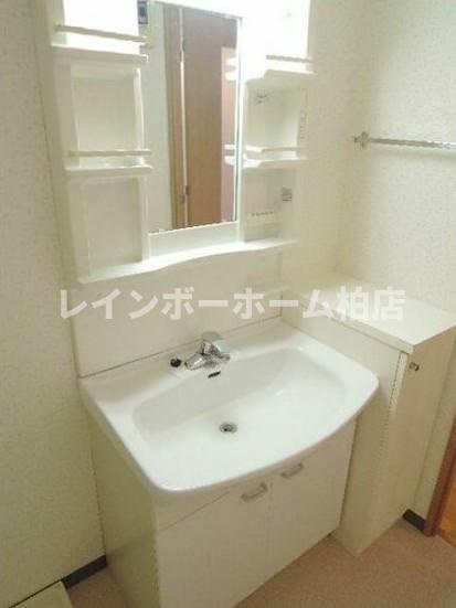 仲介手数料（賃料の1.10ヵ月）の50％OFF対象物件！の洗面所|スペースが確保できる洗面所です