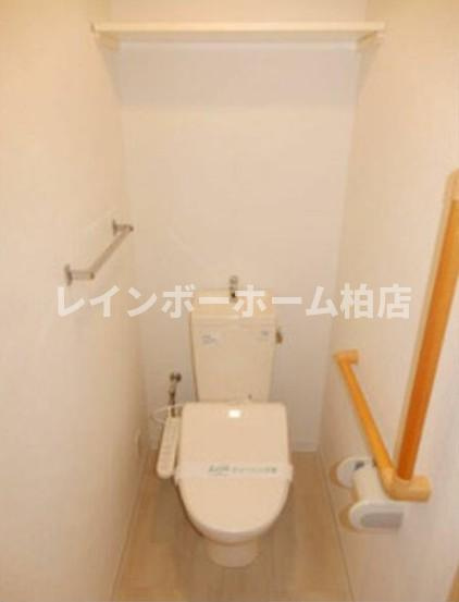 仲介手数料（賃料の1.10ヵ月）の50％OFF対象物件！のトイレ|落ち着いた色調のトイレです