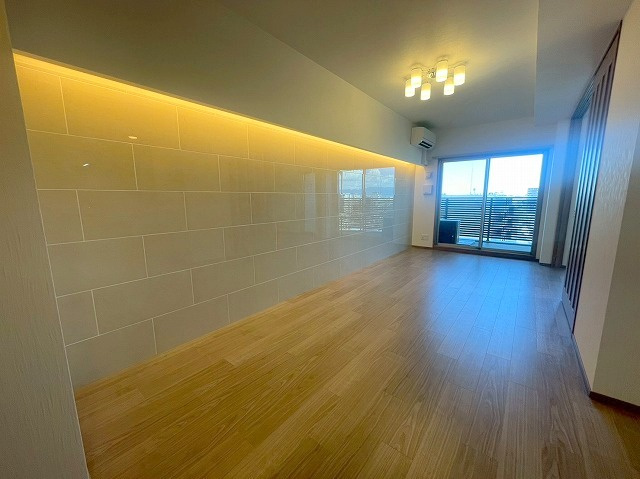 プレジオ西中島ASIANの居間・リビング