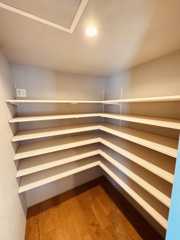 Garage Life & Mid Century｜辻堂の遊び心ある家の収納