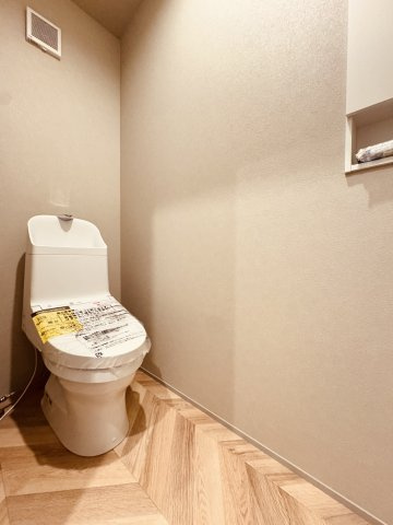 Garage Life & Mid Century｜辻堂の遊び心ある家のトイレ