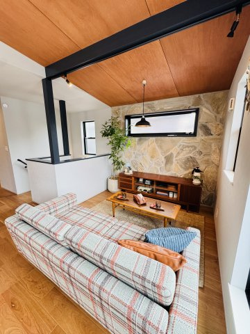 Garage Life & Mid Century｜辻堂の遊び心ある家の居間・リビング