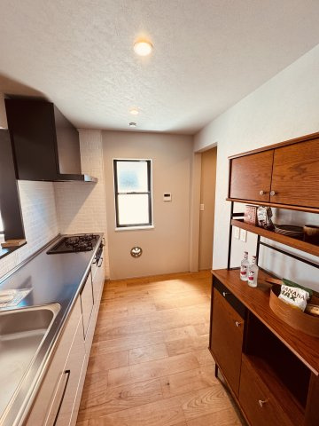 Garage Life & Mid Century｜辻堂の遊び心ある家のキッチン