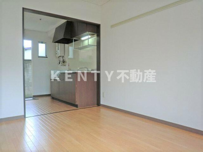 【寝室】 | シャトルＫ２ | 広くて明るい寝室