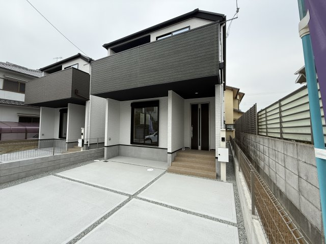 西区伊川谷町潤和新築①号棟の前面道路含む現地写真