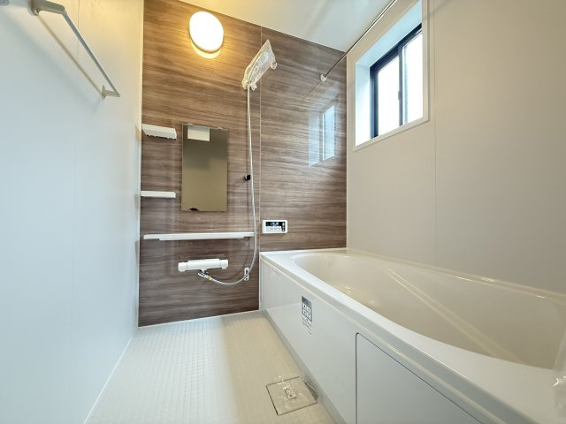 西区伊川谷町潤和新築①号棟の浴室