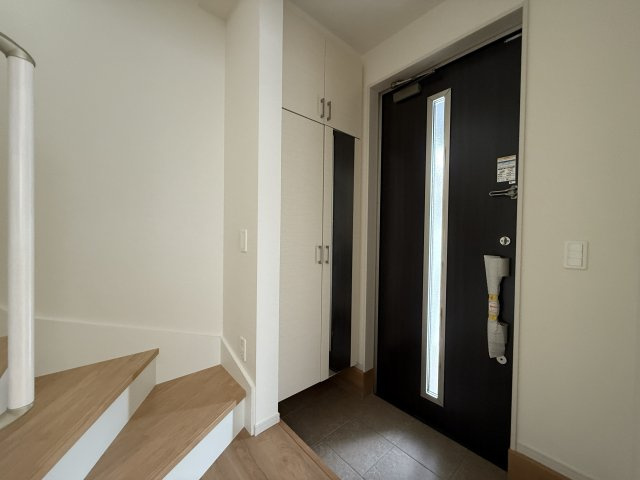 西区伊川谷町潤和新築①号棟の玄関