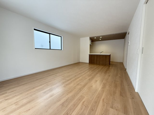 西区伊川谷町潤和新築①号棟の居間・リビング