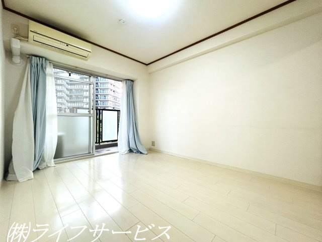 【洋室】 | ユニライフ北大阪２号棟 | リビングルーム横洋室6.0帖／南西向きのバルコニーに面した陽当り良好のお部屋です！