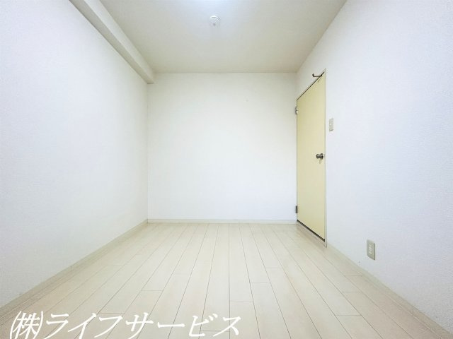 【洋室】 | ユニライフ北大阪２号棟 | 玄関側洋室4.9帖