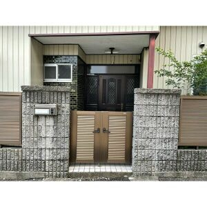 MINCA（梅ヶ坪町）のエントランス