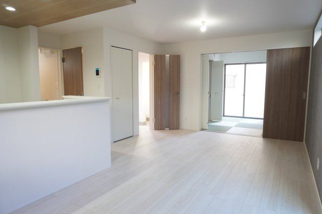 越谷市大字大竹 新築分譲住宅の居間・リビング