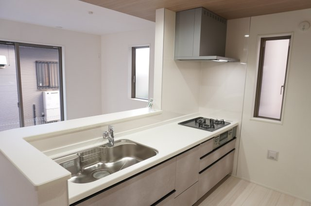 越谷市大字大竹 新築分譲住宅のキッチン