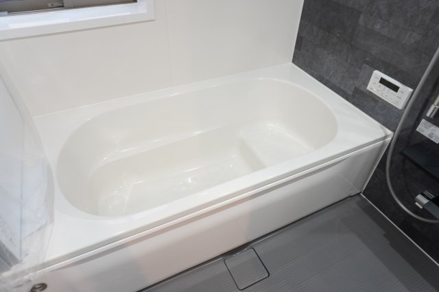 越谷市大字大竹 新築分譲住宅の浴室