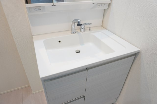 越谷市大字大竹 新築分譲住宅の独立洗面台