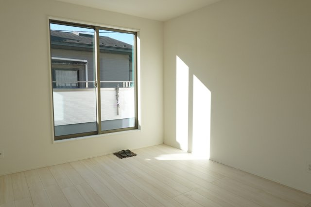 越谷市大字大竹 新築分譲住宅の洋室