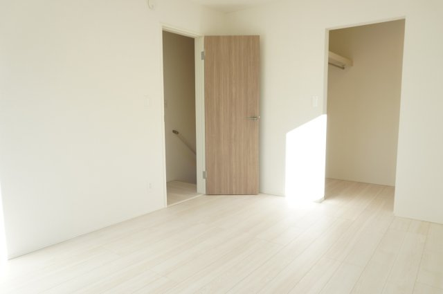 越谷市大字大竹 新築分譲住宅の洋室