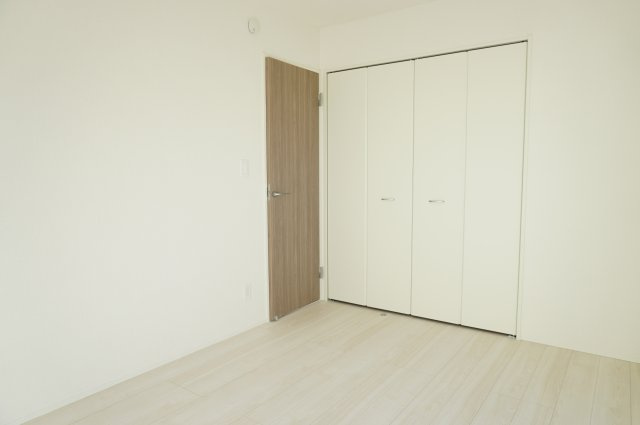 越谷市大字大竹 新築分譲住宅の洋室