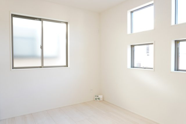 越谷市大字大竹 新築分譲住宅の洋室|6帖（北側）