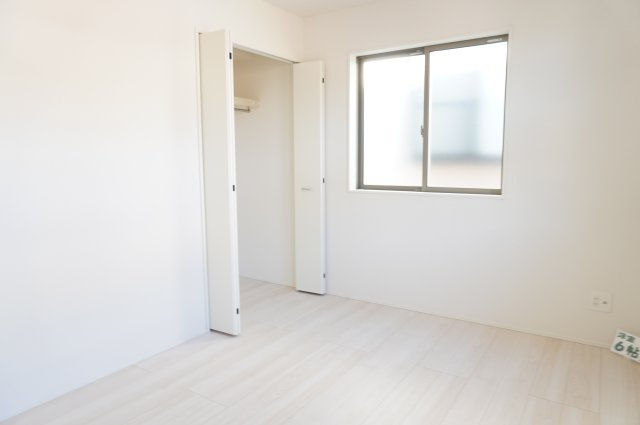 越谷市大字大竹 新築分譲住宅の洋室