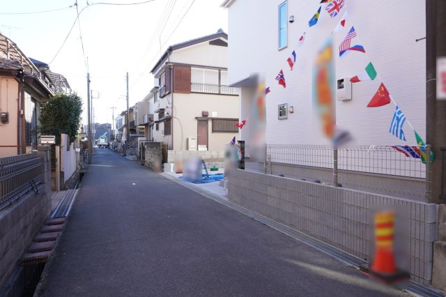 越谷市大字大竹 新築分譲住宅の前面道路含む現地写真