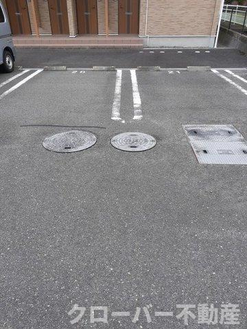 サン・ハロー　Ｆの駐車場