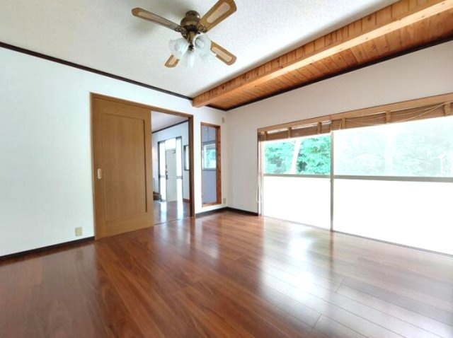 大網白里市桂山　平家中古戸建の居間・リビング|内外装リフォーム済み令和6年5月 ２DK平家+未登記平家 駐車2台可 白里海岸まで車約14分