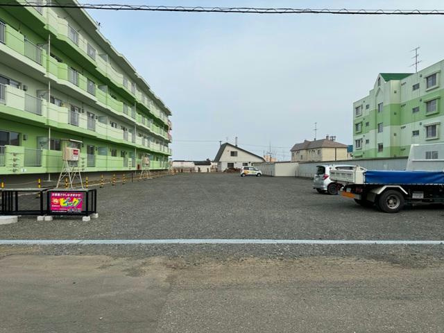 ドミール十條Bの駐車場