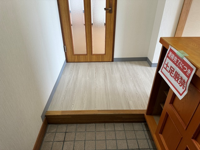 ドミール十條Bの玄関