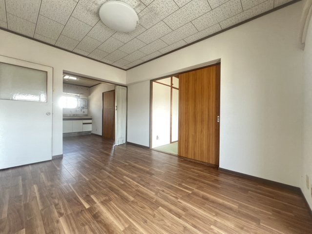 高倉台2団地10号棟の居間・リビング