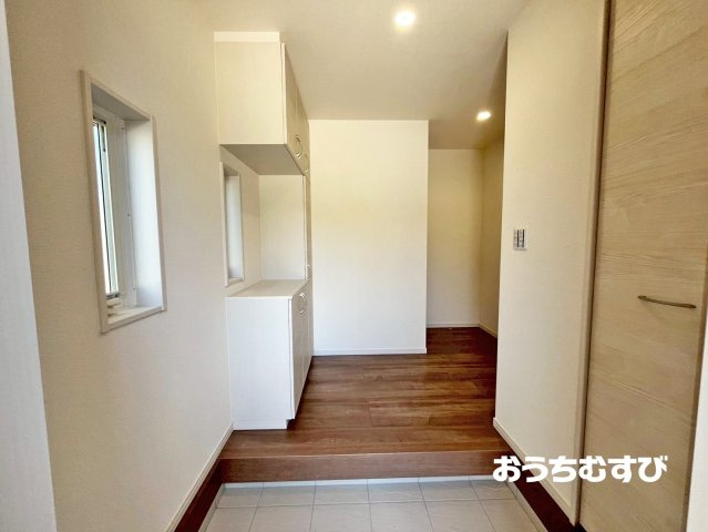 尾張旭市平子町北(全11棟)の玄関