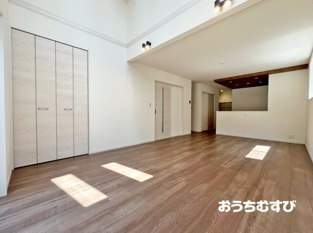 尾張旭市平子町北(全11棟)の居間・リビング