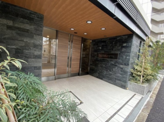 レジディア都立大のエントランス