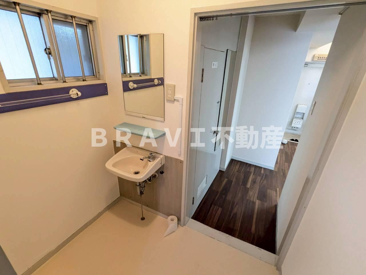 岡田ビル BRAVI不動産の洗面所