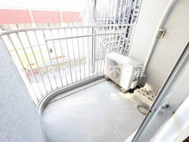 岡田ビル BRAVI不動産のバルコニー