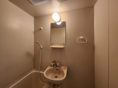 メゾンプリマベーラの洗面所|浴室洗面