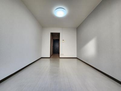 メゾンプリマベーラの寝室|洋室