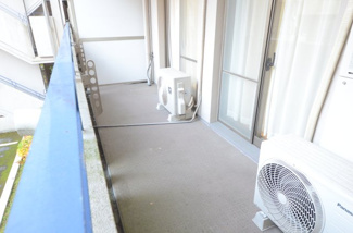 【バルコニー】 | サンステージ衣笠Ａ棟2階 | 両面バルコニーからは気持ちの良い風が通り抜けます。