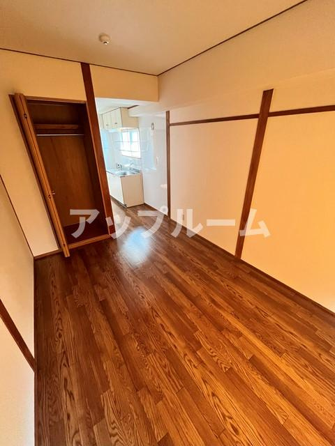 コーポ八田の洋室