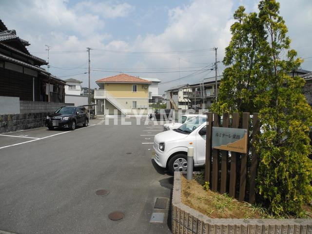 ルミナーレ栄田の駐車場