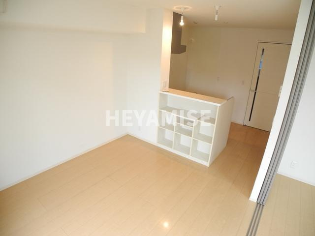 ルミナーレ栄田の居間・リビング|※室内画像は別号室のもの