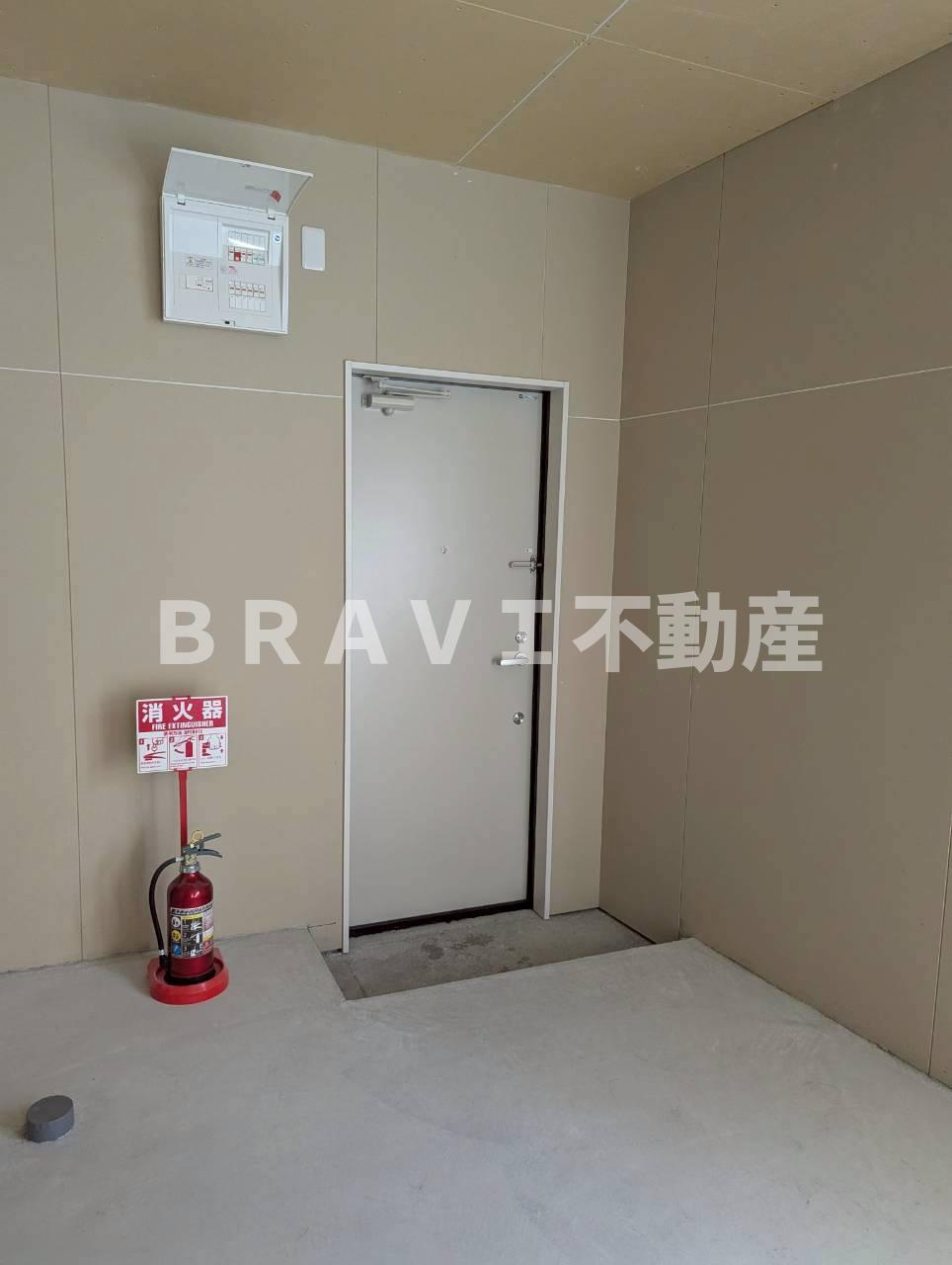 RHYTHM真田山 BRAVI不動産の玄関