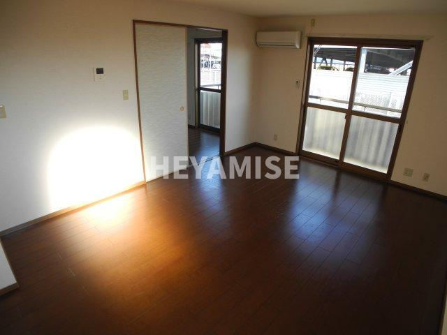 ウィルモア黒田B棟の居間・リビング