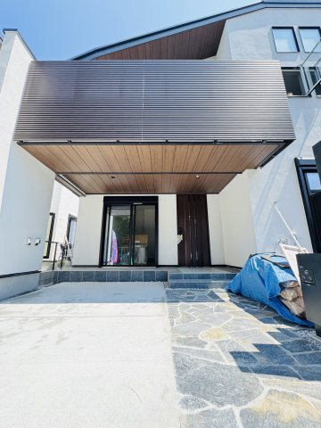 SEA & SPACE｜湘南片瀬に、開放感を贈る家の駐車場