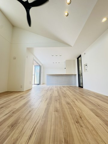 SEA & SPACE｜湘南片瀬に、開放感を贈る家の居間・リビング