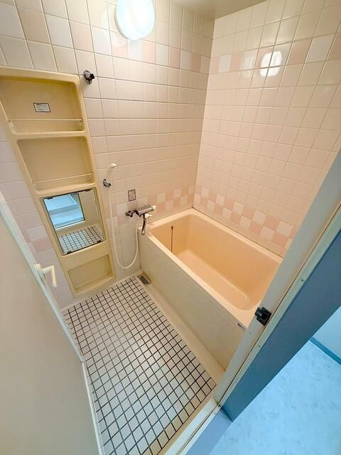 ネオ中ハイツの浴室|日々の疲れを癒すお風呂付です