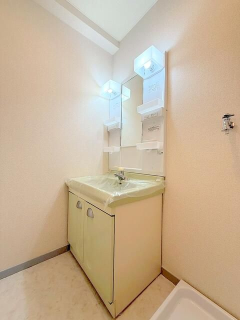 ネオ中ハイツの独立洗面台|独立洗面台、小物を置くことができて便利です