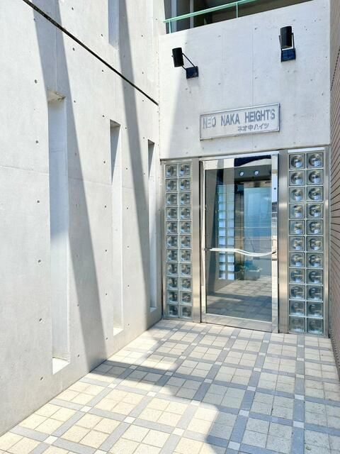 ネオ中ハイツのエントランス|建物の内部です