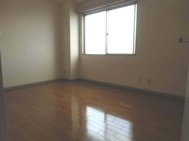 ネオ中ハイツの内装|明るい室内です